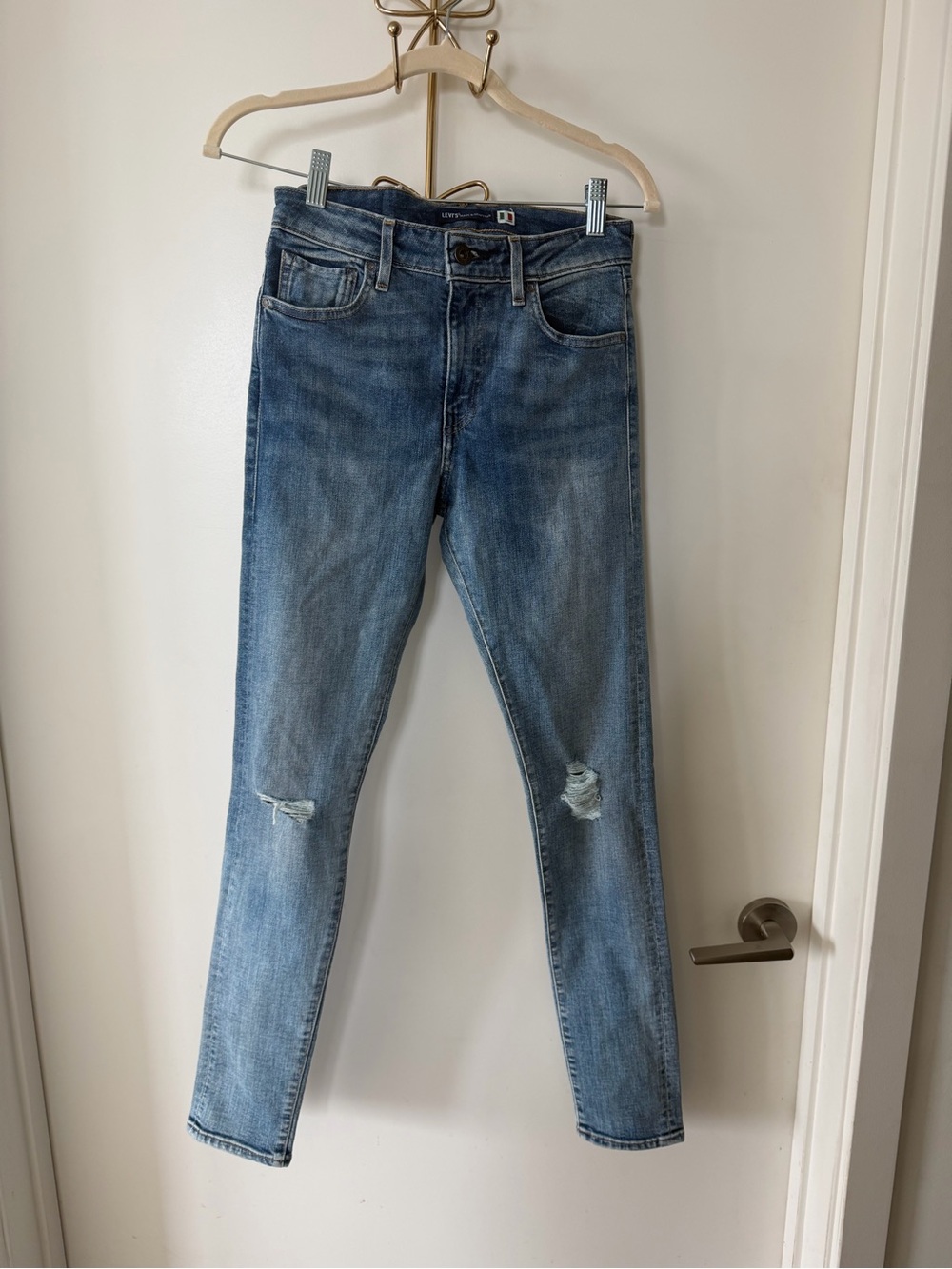 New Levi's Medium Blue Skinny Jeans with Knee Distress